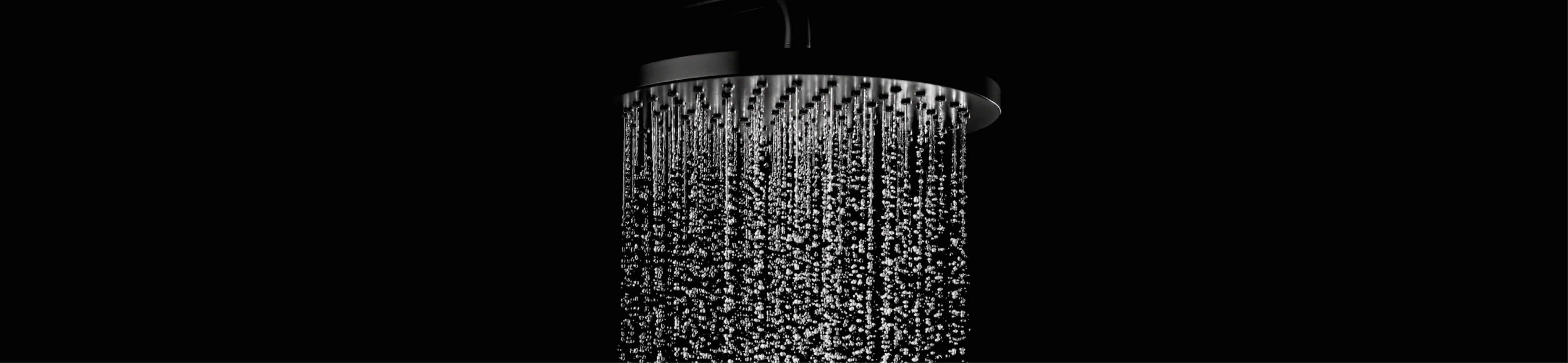 Header von laufender Regendusche mit wassersparender flowreduction-Funktion von Dornbracht.