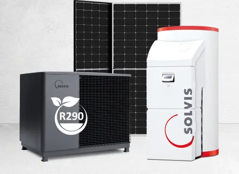 Freigestelltes Photovoltaik-Modul von Prozeda mit Wärmepumpe SolvisLeaPro und Heizsystem SolvisMax.